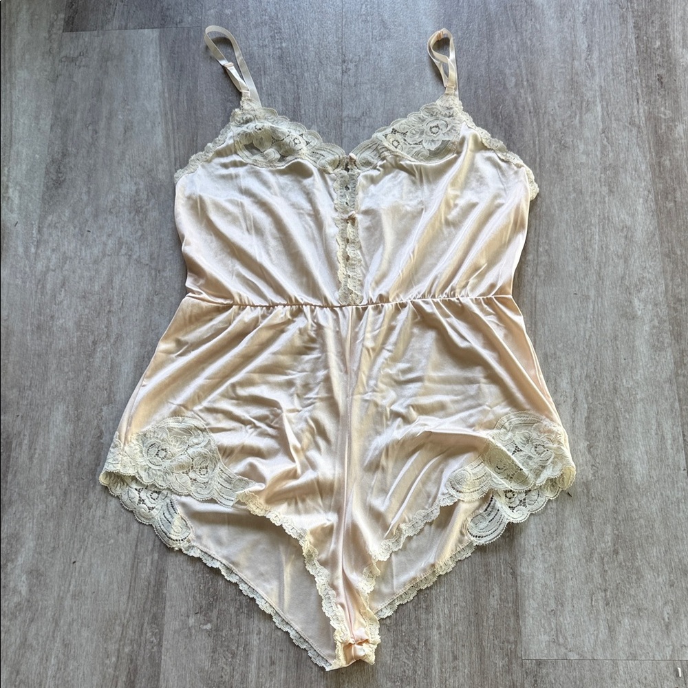 Vintage women’s nylon & lace one piece teddy